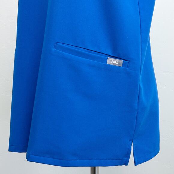 Figs Casma Royal Blue Short Sleeve Three-Pocket Scrub Top - Picture 4 of 9